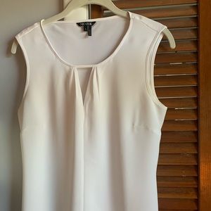 Nic & Zoe Small sleeveless white dress top with triangle cut out
